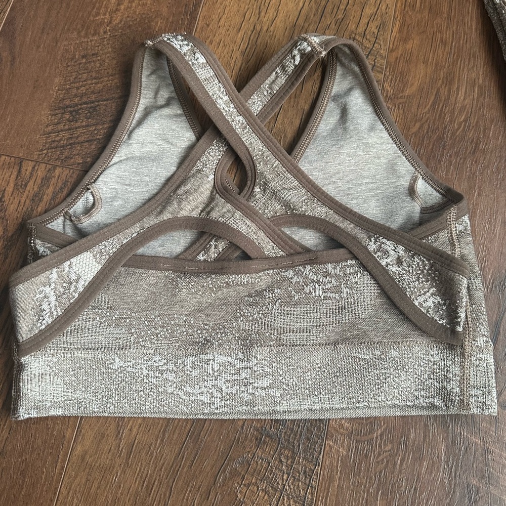 Gymshark set - Picture 2 of 3
